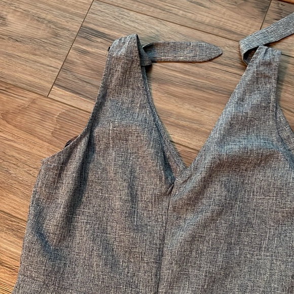 Doe & Rae size small linen romper - Picture 4 of 4